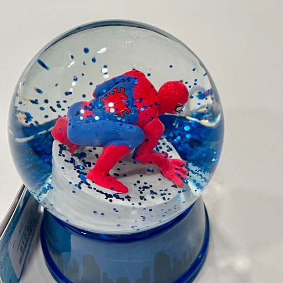 NEW Marvel Spider-Man, Light-Up snow globe, NY skyline, Blue snow, Great Gift! - Picture 8 of 9